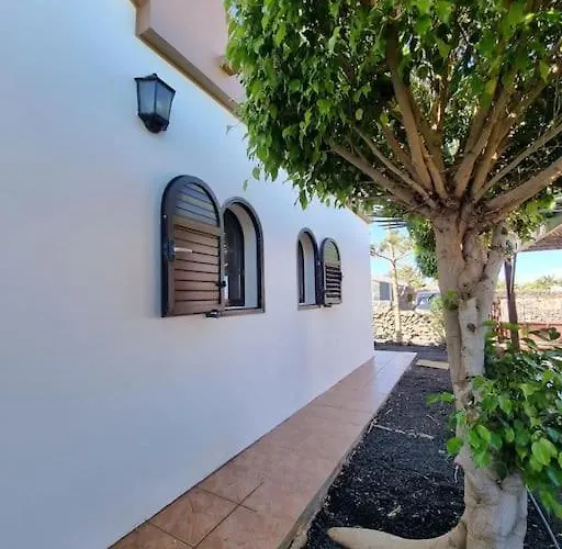 Casa Fuertes Villa La Oliva